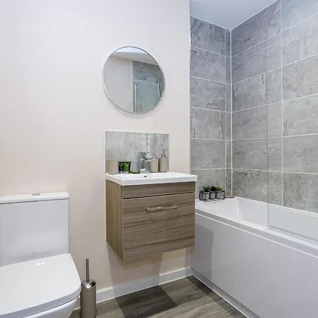 Bright And Modern 2 Bedroom Apartament