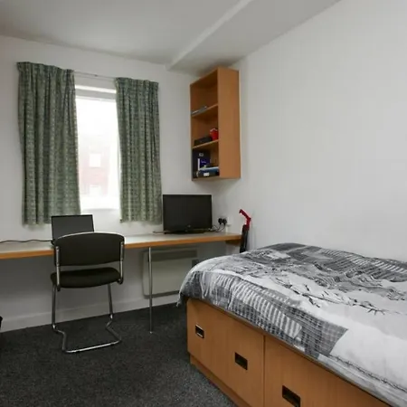 Modern Rooms For Students Only, Manchester - Sk 招待所 *