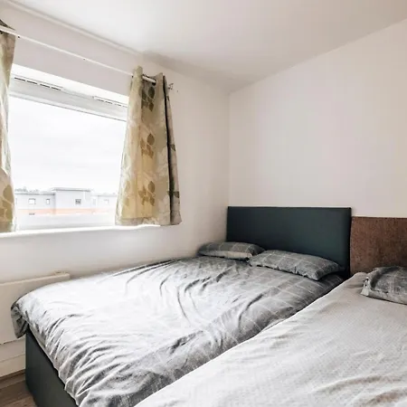 Lloyd St Apartment