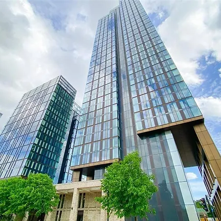 Luxury 2 Bedroom Centre *
