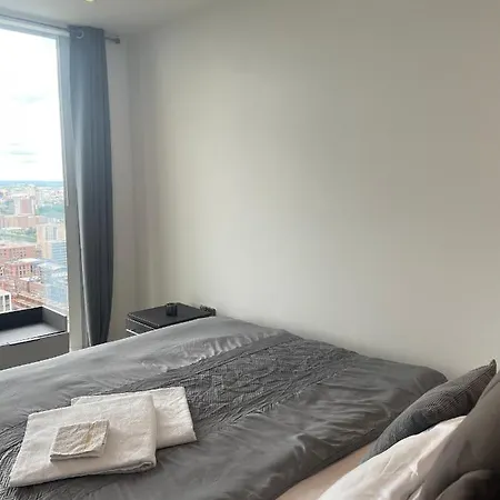 Luxury 2 Bedroom Centre *