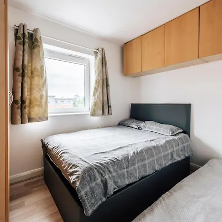 Lloyd St Apartment