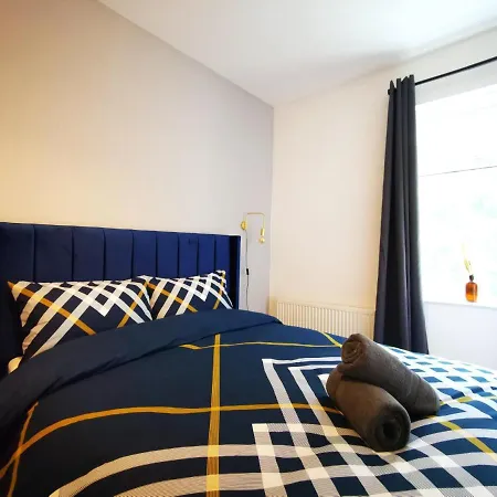 The Mellor - With Free Parking - 5 Minutes Drive To Coop Live Arena, Etihad Stadium & Centre *