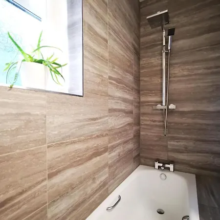 The Mellor - With Free Parking - 5 Minutes Drive To Coop Live Arena, Etihad Stadium & Centre 別荘