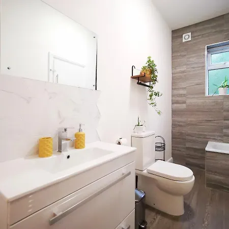 The Mellor - With Free Parking - 5 Minutes Drive To Coop Live Arena, Etihad Stadium & Centre 別荘