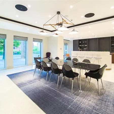 Luxury 2 Bedroom Centre