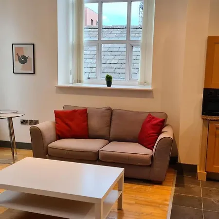 Spacious, Bright And Airy Centre Flat. Unique Converted Mill. 公寓 *