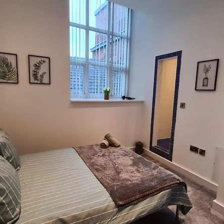 Spacious, Bright And Airy Centre Flat. Unique Converted Mill. דירה *