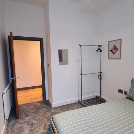 דירה Spacious, Bright And Airy Centre Flat. Unique Converted Mill. *