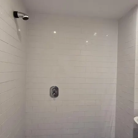 Spacious, Bright And Airy Centre Flat. Unique Converted Mill. דירה