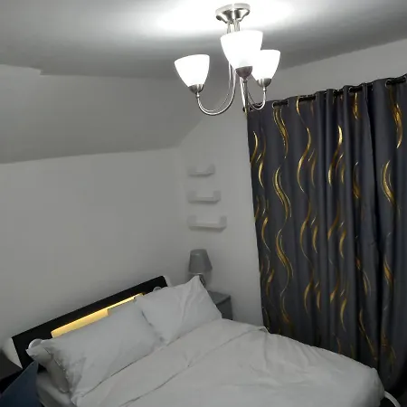 Cozzy Bed and Breakfast *