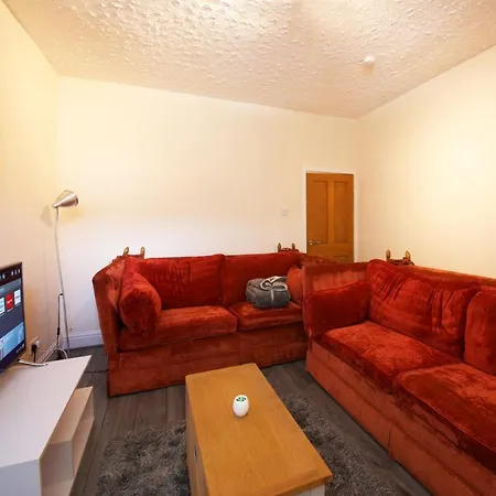 Crystal House 10min To Centre Ideal For Work And Leisure