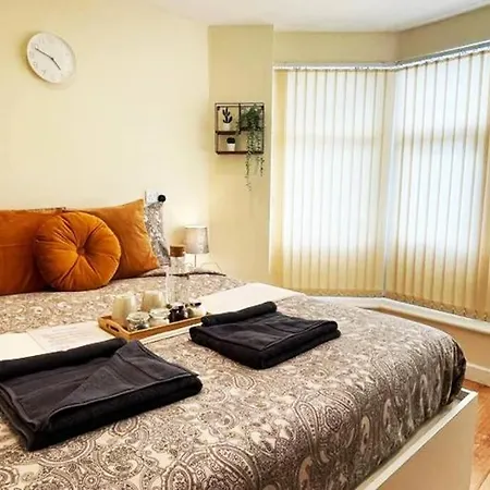Full Flat-g Floor-private Kitchen/bathroom-parking Lejlighed Manchester