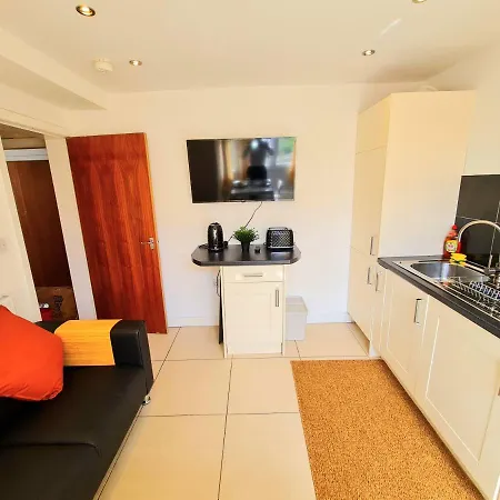 Full Flat-g Floor-private Kitchen/bathroom-parking Lejlighed *