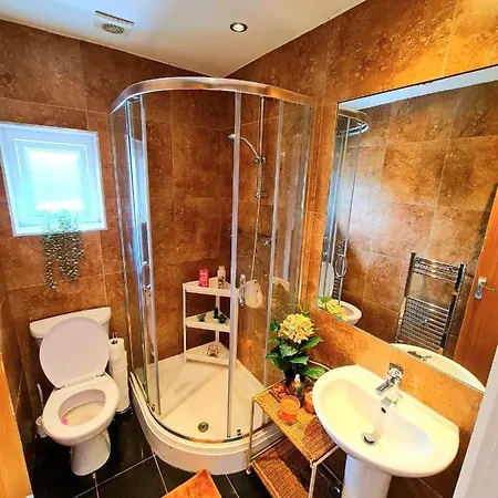 Full Flat-g Floor-private Kitchen/bathroom-parking Manchester