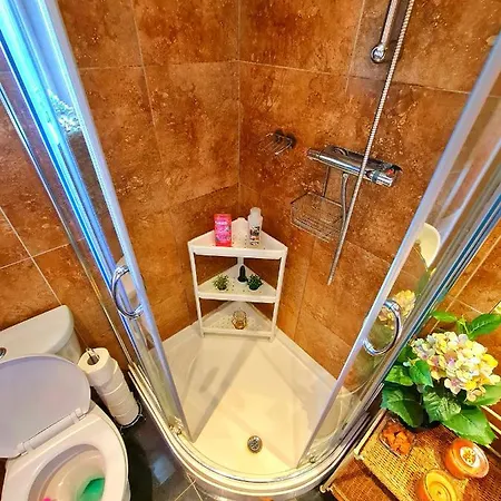Full Flat-g Floor-private Kitchen/bathroom-parking Lejlighed *