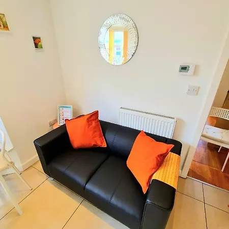 Lejlighed Full Flat-g Floor-private Kitchen/bathroom-parking *