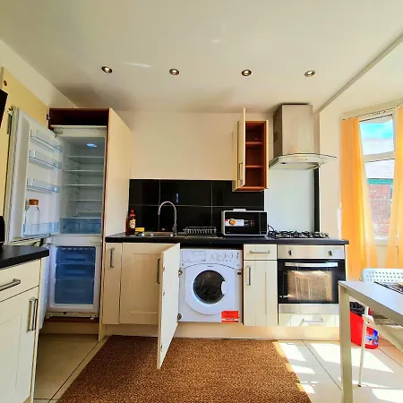 Full Flat-g Floor-private Kitchen/bathroom-parking Lejlighed