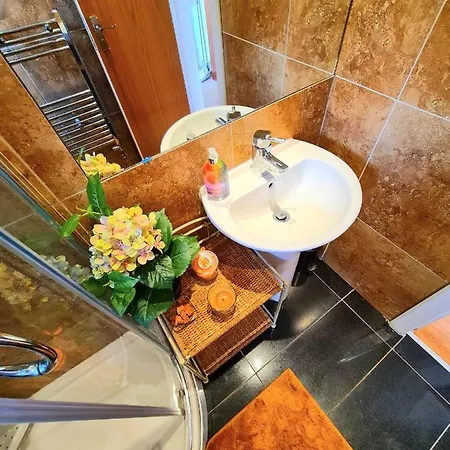 Full Flat-g Floor-private Kitchen/bathroom-parking Lejlighed Manchester