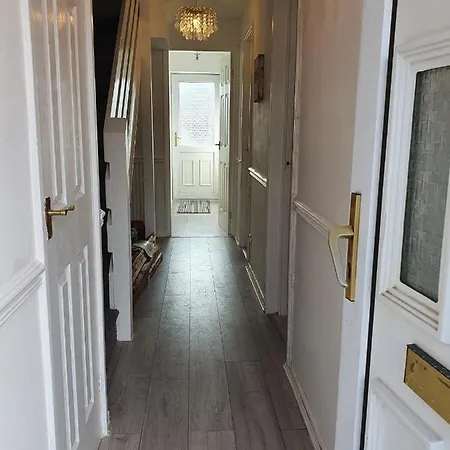 Bv Luxury Spacious 3 Bedroom House At Isaac Close 맨체스터