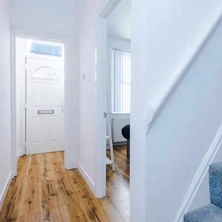 3 Bedroom House Hosted By Mcr Dens * 맨체스터