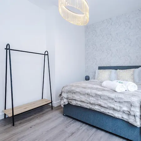 3 Bedroom House Hosted By Mcr Dens * 맨체스터