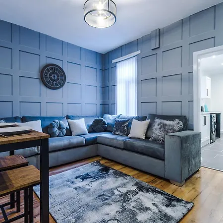 3 Bedroom House Hosted By Mcr Dens * 맨체스터