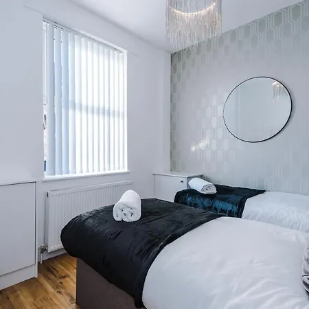 3 Bedroom House Hosted By Mcr Dens