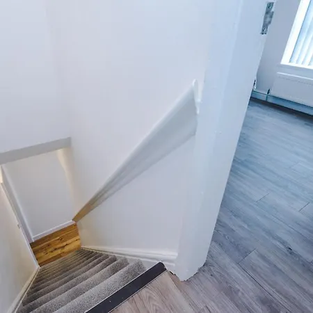 3 Bedroom House Hosted By Mcr Dens