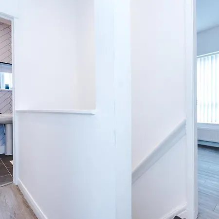 3 Bedroom House Hosted By Mcr Dens