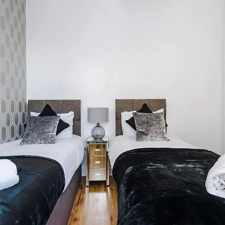 3 Bedroom House Hosted By Mcr Dens 펜션 맨체스터
