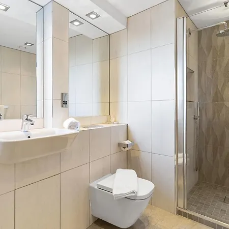 Roomzzz Victoria 4* מנצ'סטר