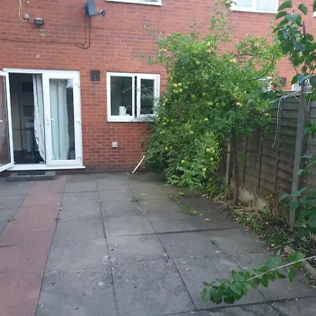 Splendid 3bedrooms Guest house Manchester