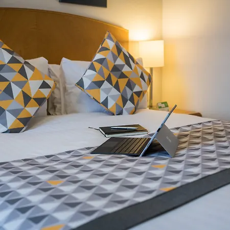 Holiday Manchester West By Ihg 3*
