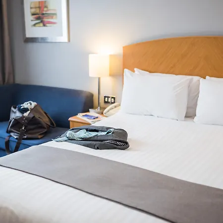 Hotel Holiday Manchester West By Ihg