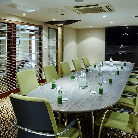 Marriott Victoria & 4* Manchester