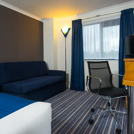 Holiday Express East By Ihg Hotel 3*