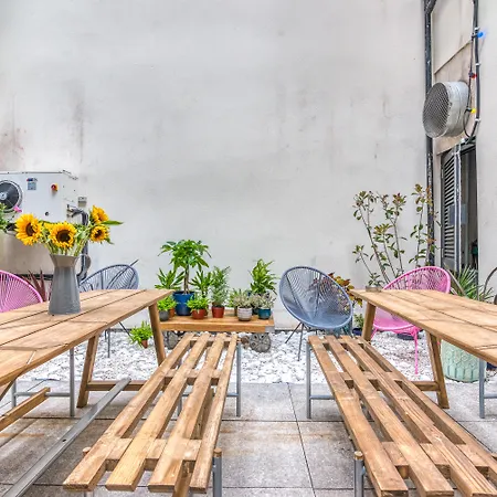 Malacuna بيت شباب *