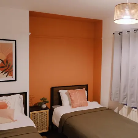 Bee - Byron House بيت للعطل *