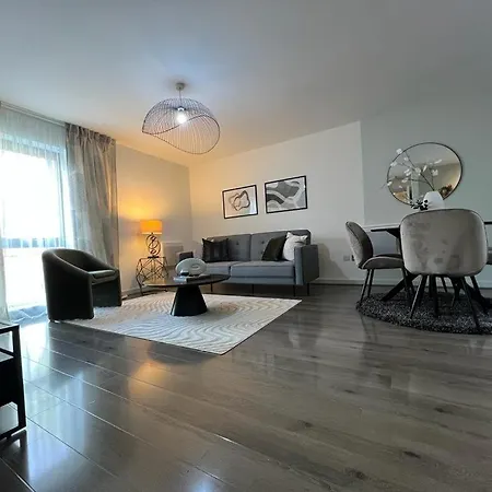Stunning Centre From