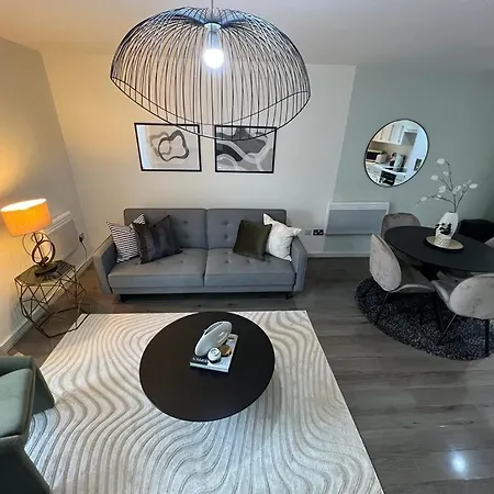 Stunning Centre From