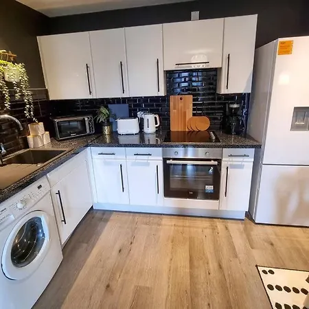 Couples Retreat / Workers Paradise + Free Parking * Manchester