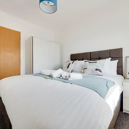 Semesterbostad Pass The Keys Lovely 3 Bedroom Golf Club And Parking Manchester