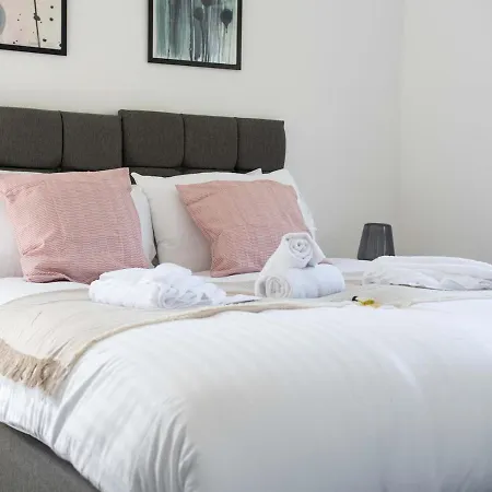 Semesterbostad Pass The Keys Lovely 3 Bedroom Golf Club And Parking