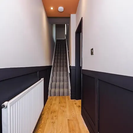 Four Bedroom Urban Hosted By Mcr Dens Manchester