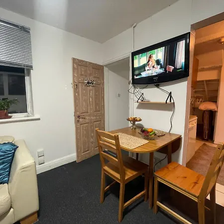Private Studio Flat Great Location In