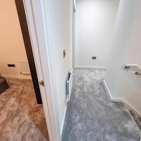 4 Bed Townhouse Free Parking Piccadilly 펜션 맨체스터