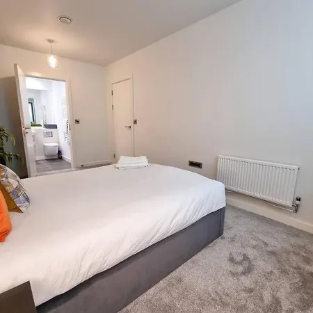 Luxury Centre Townhouse With Parking Feriehus