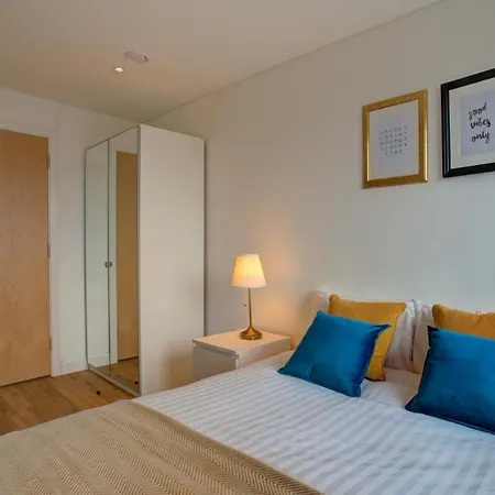 Lovely 2-bed In With Parking Mánchester