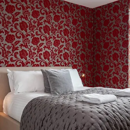 Iconic Luxury * Manchester